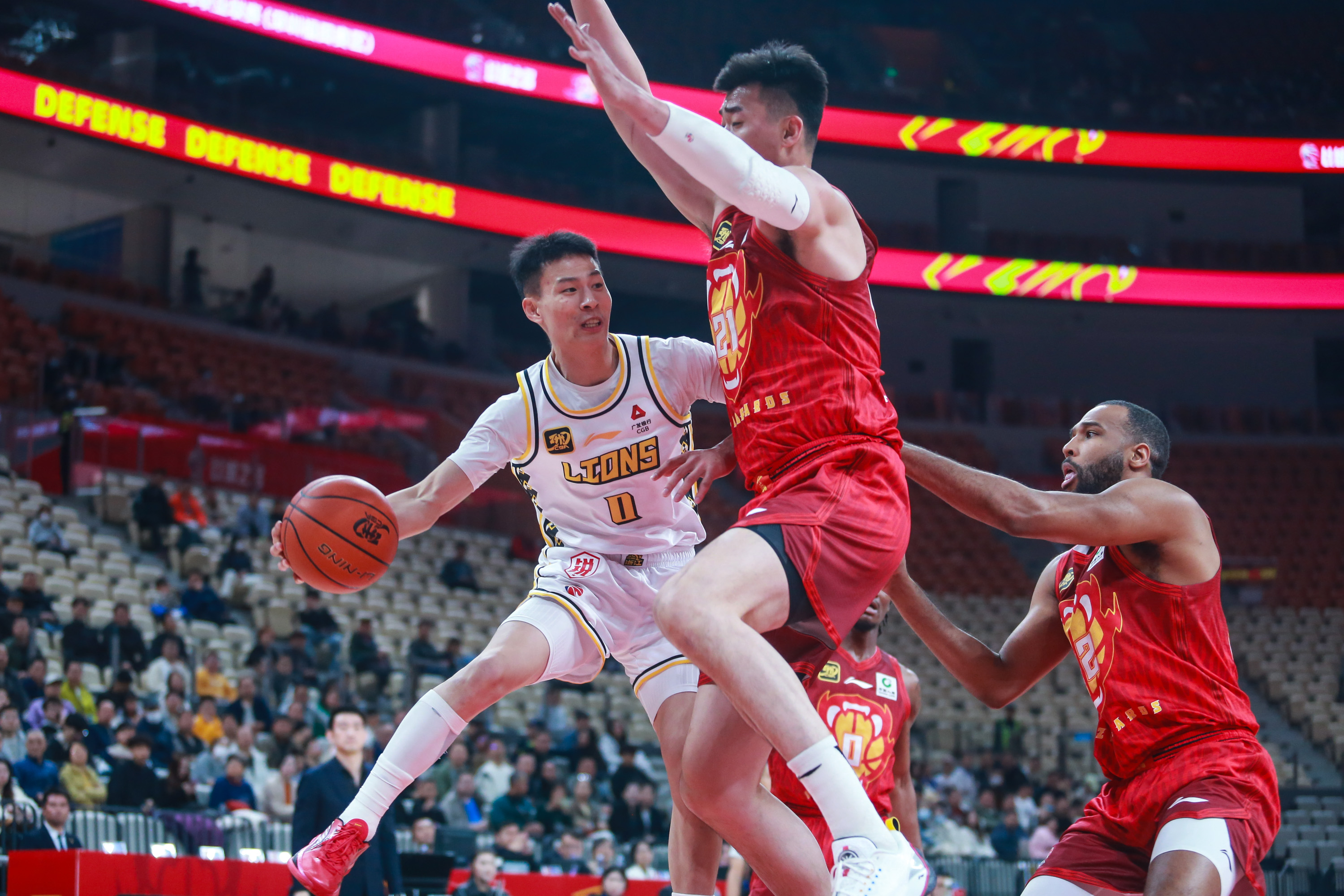 经典对决再度上演，篮球史上的传奇一幕