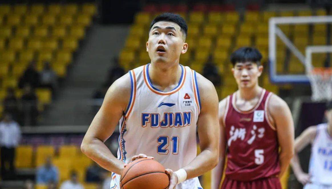 广州主帅被罚，批评队员表现