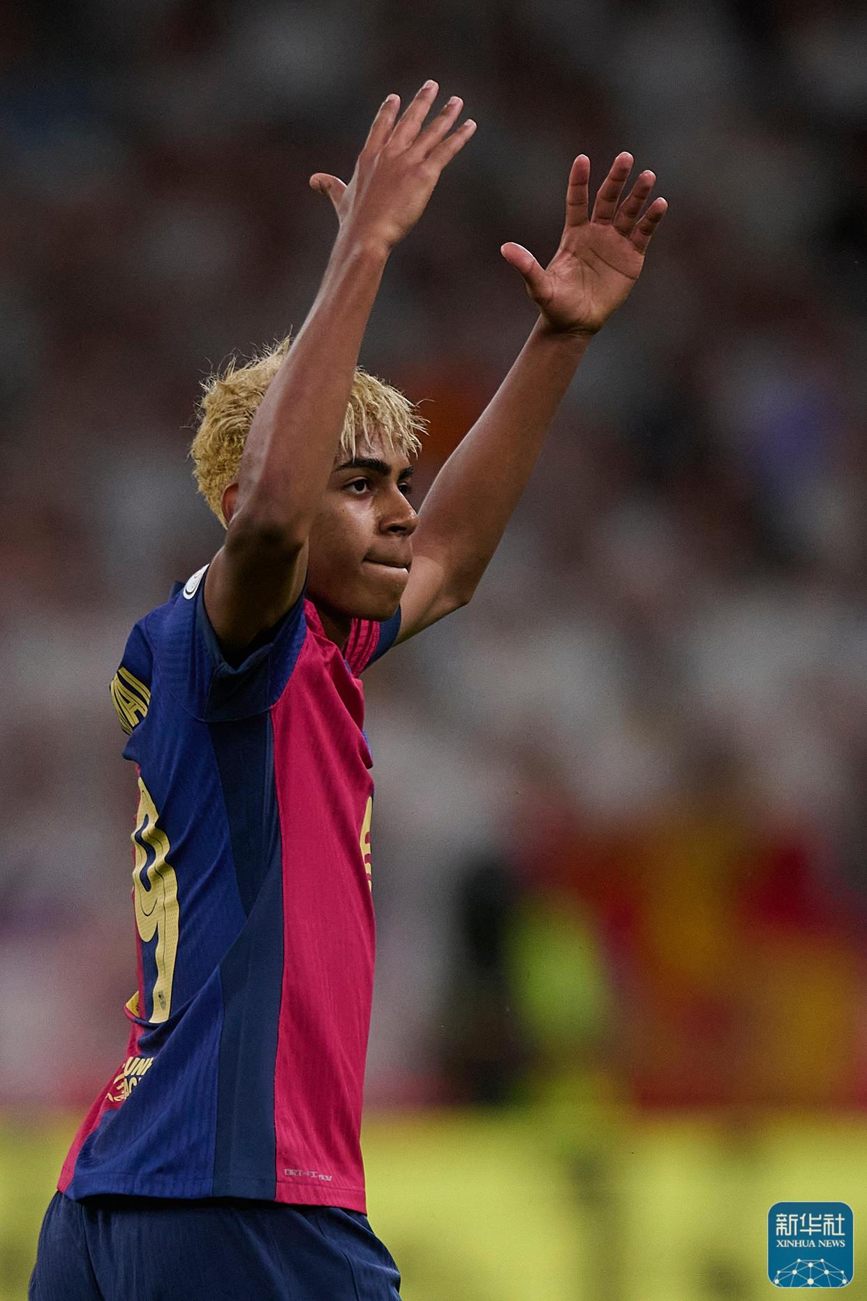 乐鱼体育官网-西班牙运动员实现突破，勇夺银牌殊荣