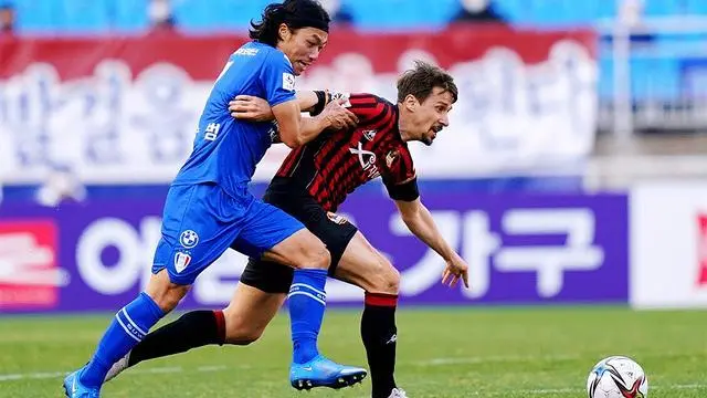 乐鱼app-关于精彩对攻战局，两队势均力敌争夺胜利的信息