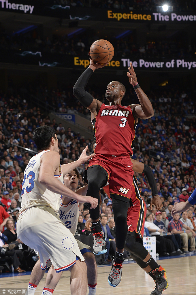 美洲篮球赛大比分逆转，强队失利