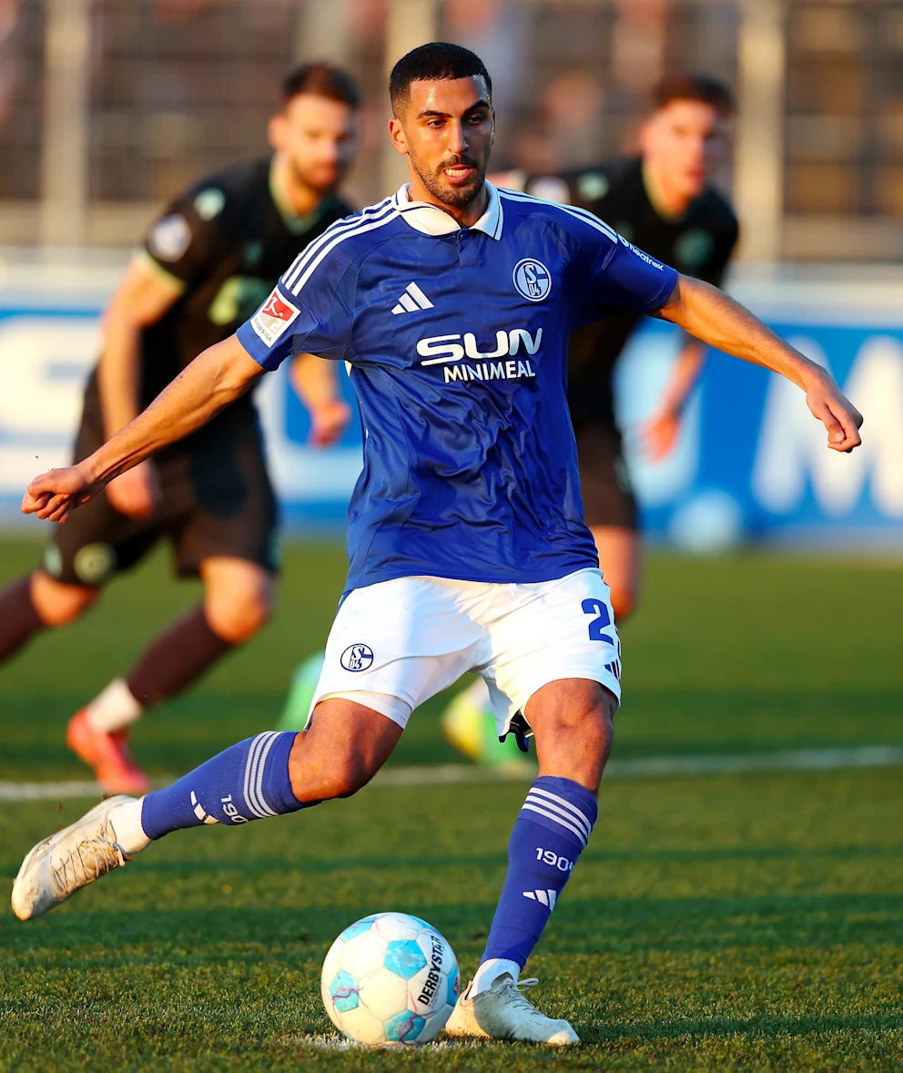 沙尔克迎来新主帅，赢球为先