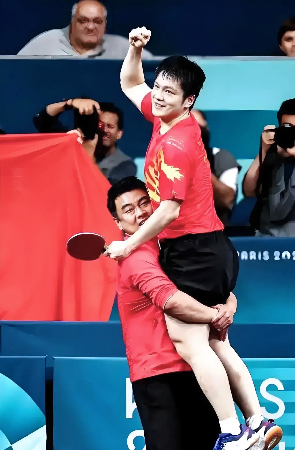 奥地利乒乓球队鏖战法国乒乓球队,王皓送出助攻 奥地利乒乓球队鏖战法国乒乓球队,王皓送出助攻